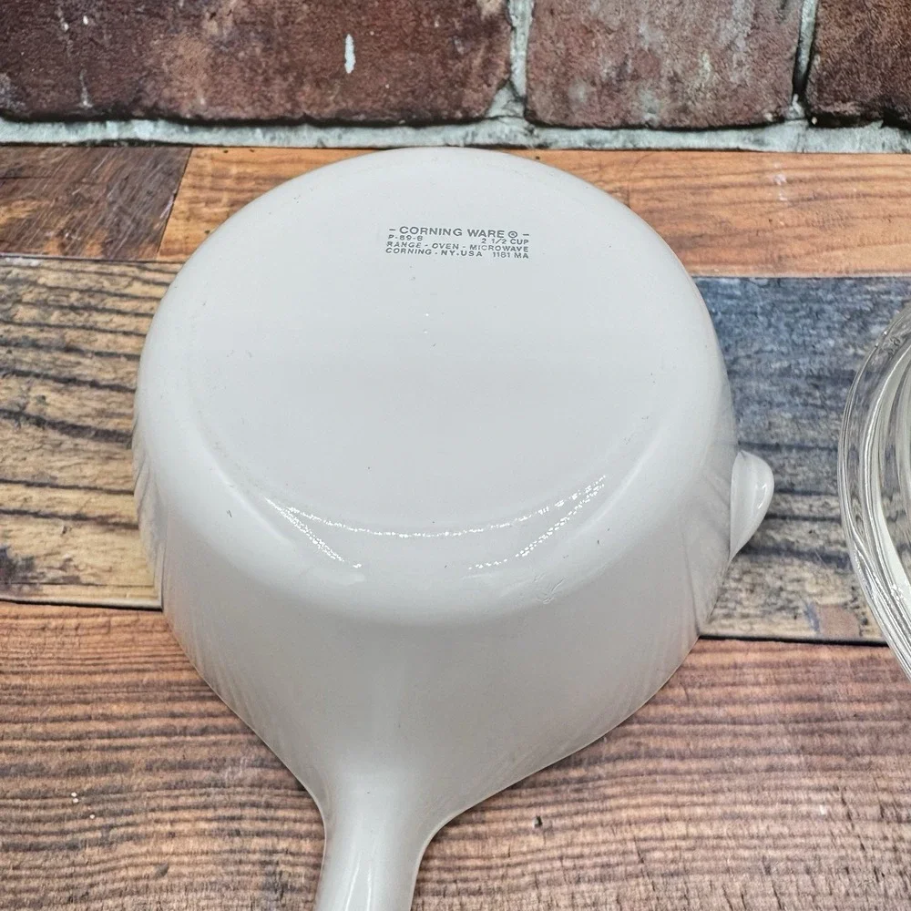 Corning Ware P-89-B White Coupe 2.5 Cup Sauce Pan with Pour Spout & Lid Vintage